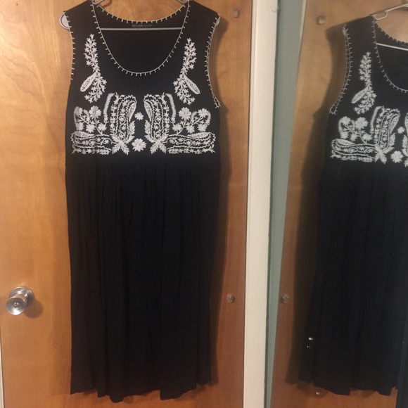Dresses & Skirts - Design History black/white midi sundress